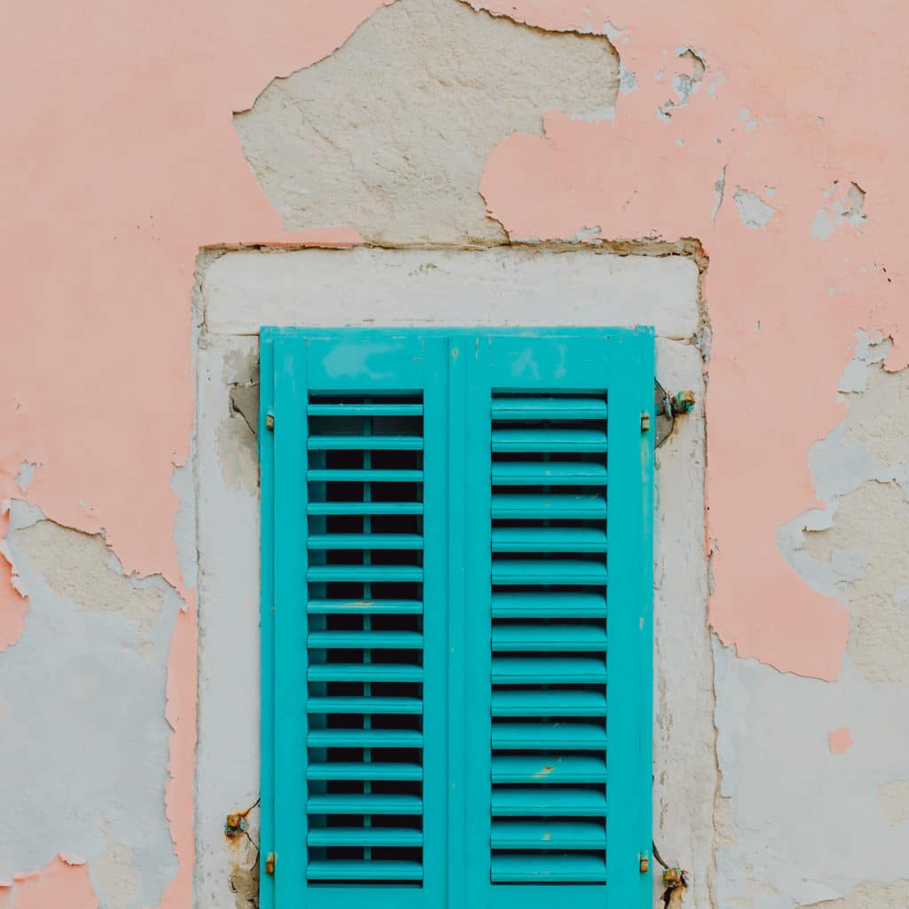 kaboompics Window with turquoise shutters Rovinj Croatia